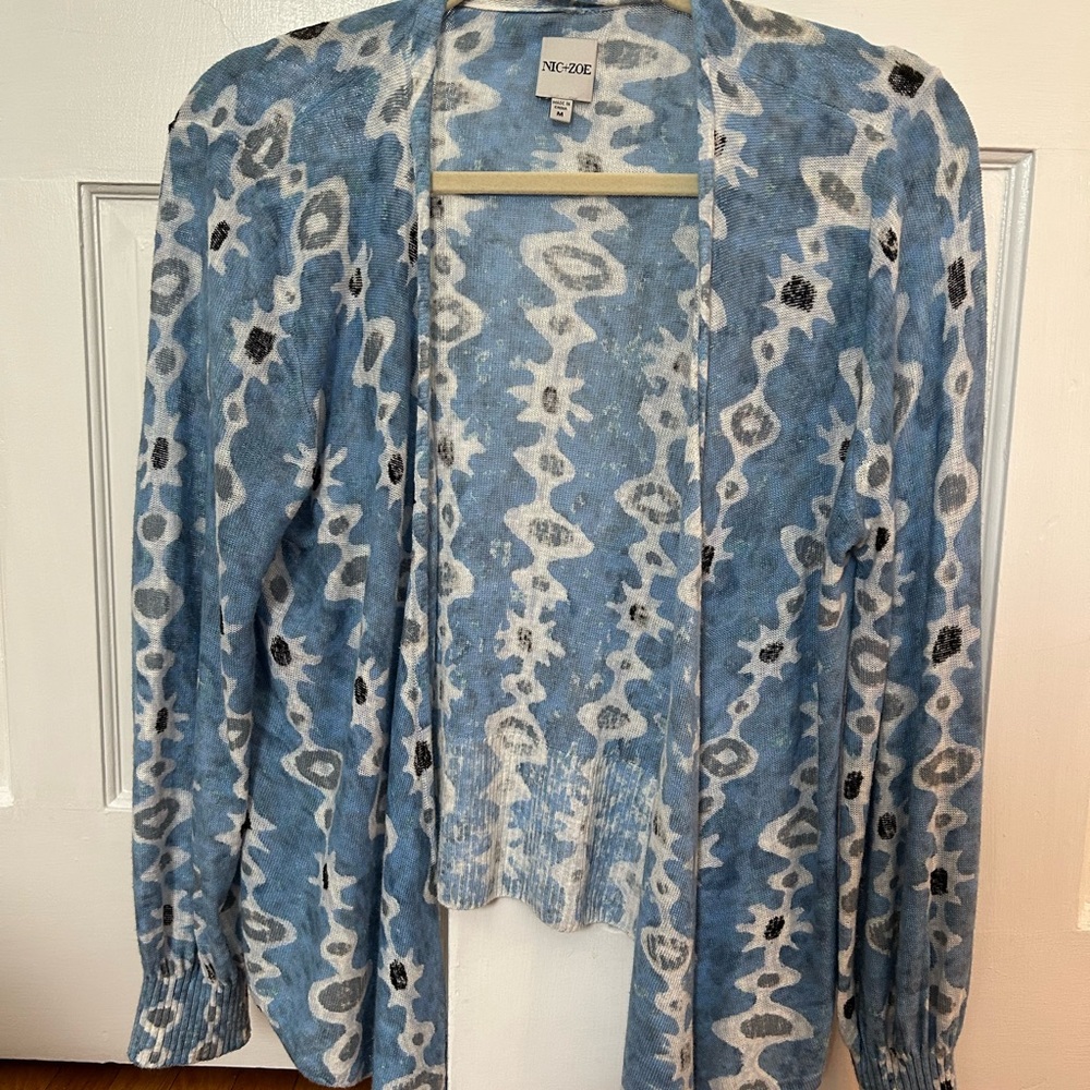 NIC+ZOE Blue and White Abstract Knit Wrap Top with Black Accents - Picture 2 of 4